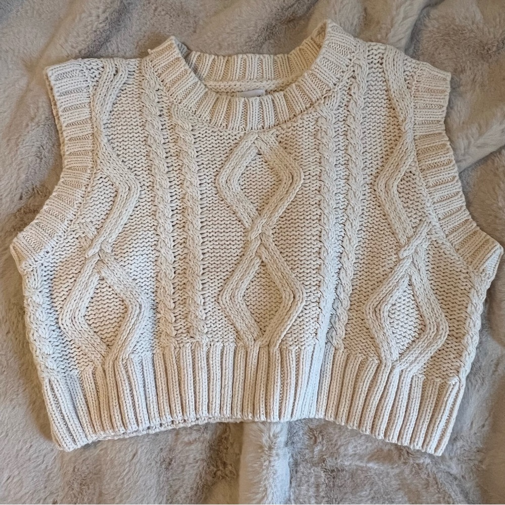 CREAM CABLEKNIT SWEATER VEST M/L